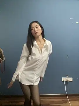 XiaoGui10 online show from 05-16-26, 02:49