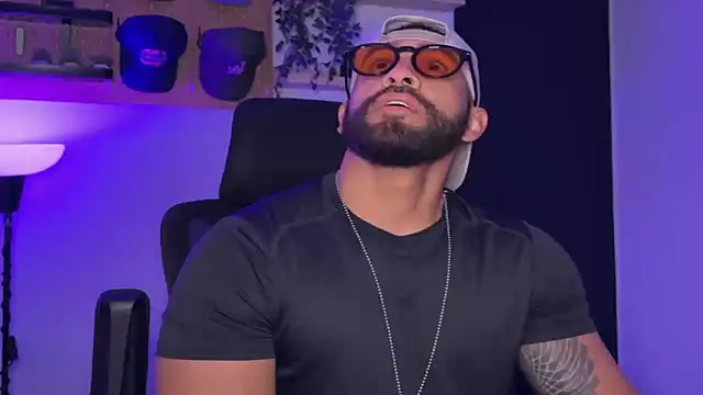 SamDornan51 online show from 04-10-26, 01:44