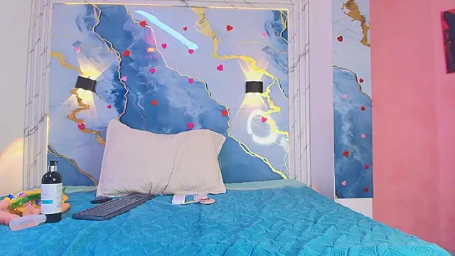 Snapshot of crystal_love08 chatting on 03-09-26, 07:18 crystal love08 online show from 03-09-26, 07:18