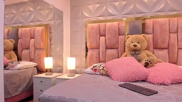 Paris Velvet online show from 04-10-26, 10:14