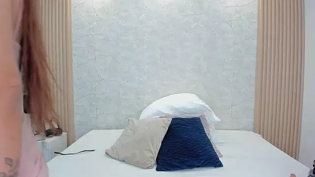 ViolettaRousee  online show from 04-01-26, 09:56