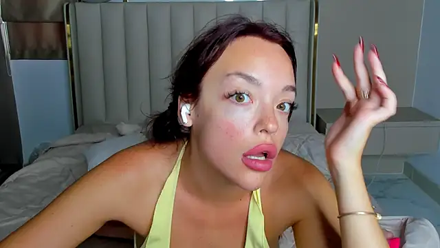 Snapshot of stellaa_quenn chatting on 06-11-26, 12:32 stellaa quenn online show from 06-11-26, 12:32