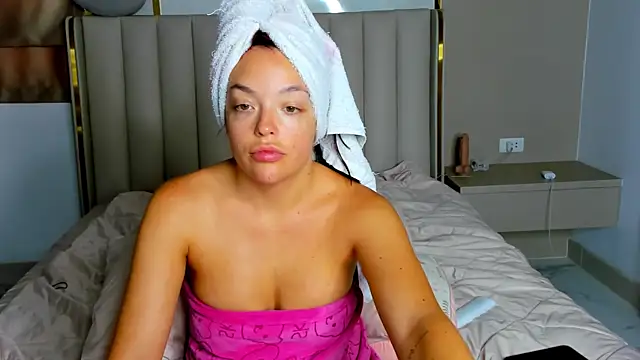 Snapshot of stellaa_quenn chatting on 07-02-26, 03:45 stellaa quenn online show from 07-02-26, 03:45