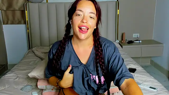 Snapshot of stellaa_quenn chatting on 07-04-26, 12:06 stellaa quenn online show from 07-04-26, 12:06