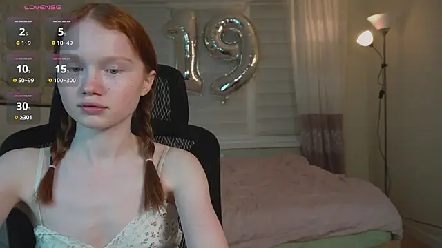 Snapshot of Nellie_baby chatting on 06-27-26, 06:02 Nellie baby online show from 06-27-26, 06:02