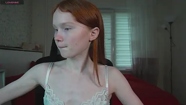 Snapshot of Nellie_baby chatting on 07-18-26, 12:42 Nellie baby online show from 07-18-26, 12:42