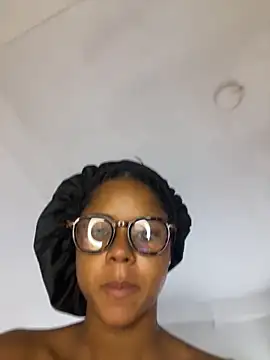 LIA PARKERR online show from 03-12-26, 01:39