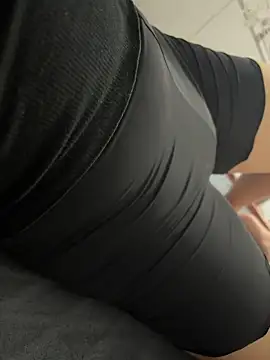 kimoanh102 online show from 04-12-26, 12:37