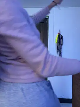 suky pou online show from 02-17-26, 04:24