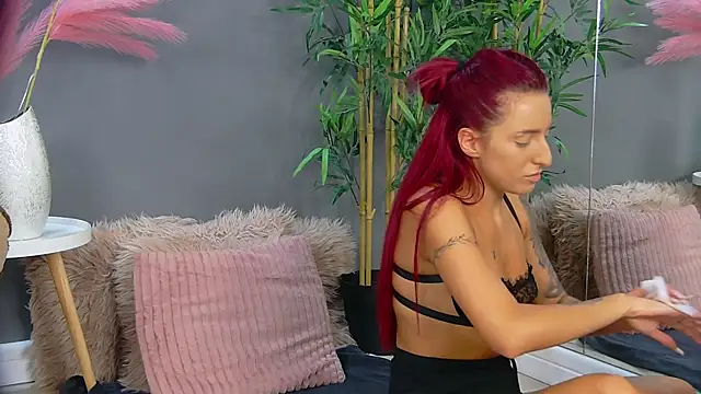 Snapshot of CrystalRedd chatting on 06-17-26, 04:59 CrystalRedd online show from 06-17-26, 04:59