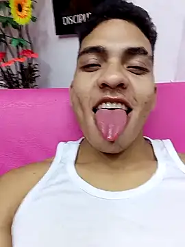 Snapshot of NikoHot_anatole chatting on 04-15-26, 09:04 NikoHot anatole online show from 04-15-26, 09:04