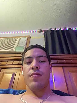 Snapshot of Tupapi696969q chatting on 04-26-26, 04:32 Tupapi696969q online show from 04-26-26, 04:32
