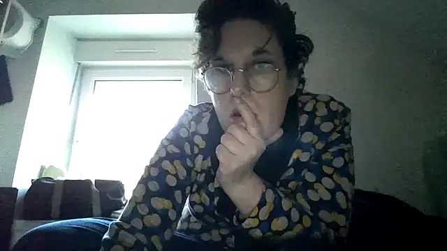 OIseauNoir88 online show from 02-12-26, 04:13