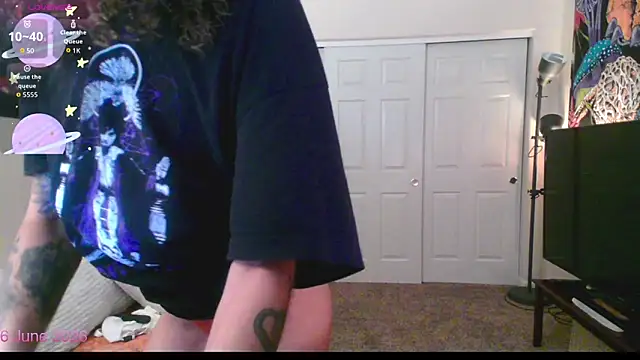 Snapshot of gunzinrose chatting on 06-06-26, 06:01 gunzinrose online show from 06-06-26, 06:01