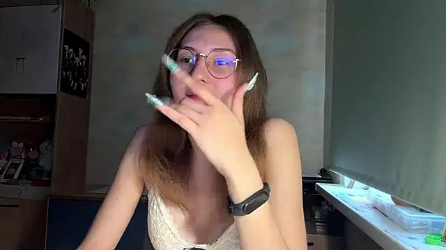Snapshot of Miaaa_Moon chatting on 06-09-26, 04:29 Miaaa Moon online show from 06-09-26, 04:29