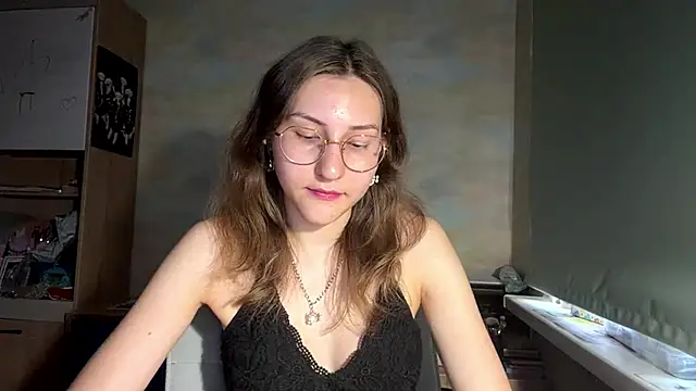 Snapshot of Miaaa_Moon chatting on 06-15-26, 04:42 Miaaa Moon online show from 06-15-26, 04:42