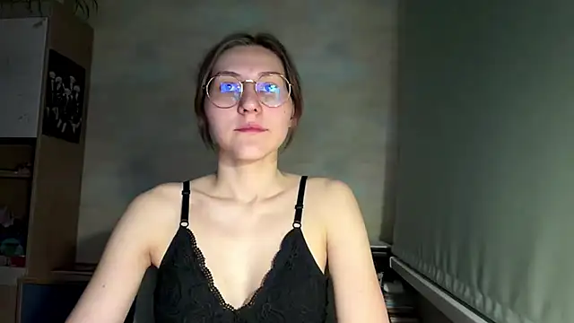 Snapshot of Miaaa_Moon chatting on 06-21-26, 08:33 Miaaa Moon online show from 06-21-26, 08:33