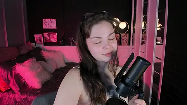 Snapshot of Maykinkya chatting on 03-11-26, 02:01 Maykinkya online show from 03-11-26, 02:01