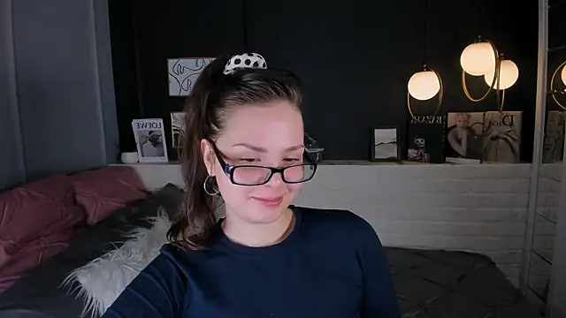 Snapshot of Maykinkya chatting on 03-19-26, 01:59 Maykinkya online show from 03-19-26, 01:59