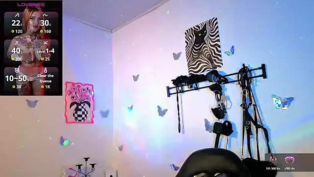 Zoeee 001 online show from 03-26-26, 05:57