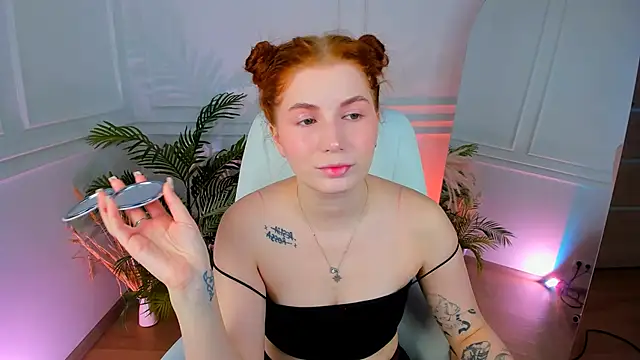 Snapshot of MiraBoom chatting on 04-05-26, 09:12 MiraBoom online show from 04-05-26, 09:12