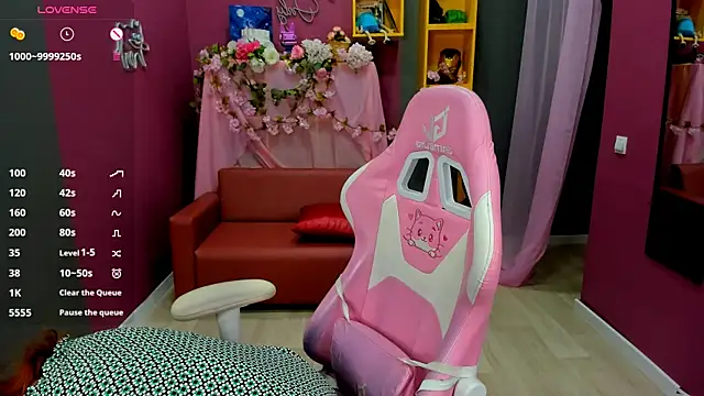 Snapshot of MiraBoom chatting on 04-15-26, 06:15 MiraBoom online show from 04-15-26, 06:15