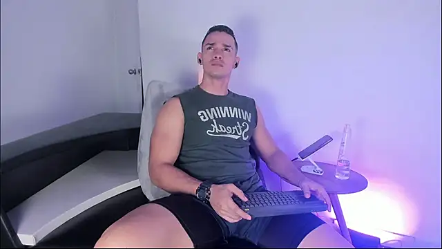 CRISTHIAN WOLF1 online show from 05-21-26, 08:16
