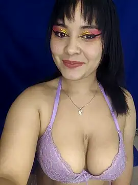 Snapshot of zoe_love18 chatting on 03-24-26, 04:06 zoe love18 online show from 03-24-26, 04:06