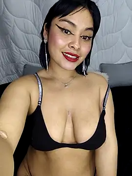 Snapshot of zoe_love18 chatting on 04-14-26, 04:13 zoe love18 online show from 04-14-26, 04:13