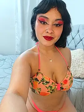 Snapshot of zoe_love18 chatting on 04-25-26, 04:48 zoe love18 online show from 04-25-26, 04:48
