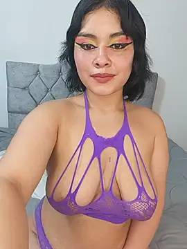 Snapshot of zoe_love18 chatting on 05-19-26, 04:41 zoe love18 online show from 05-19-26, 04:41