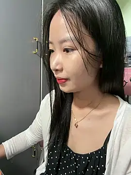 Linne6789 online show from 05-15-26, 03:57