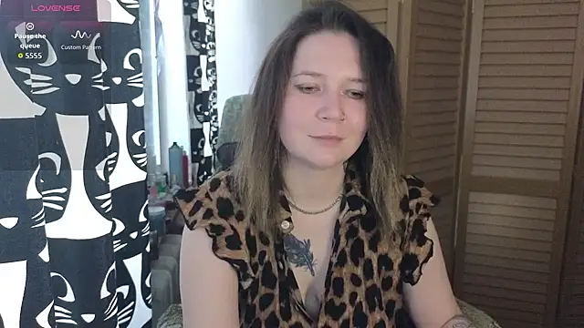 Snapshot of Ozalin_ chatting on 06-19-26, 01:26 Ozalin online show from 06-19-26, 01:26
