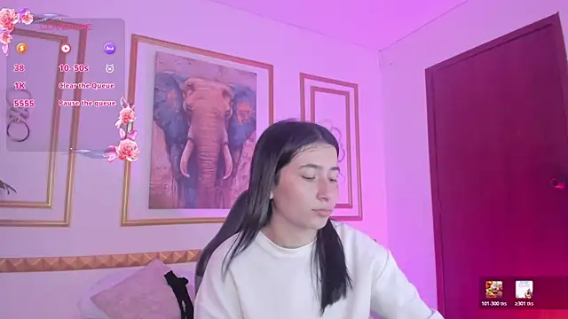 Snapshot of charlottee27_ chatting on 07-10-26, 02:16 charlottee27 online show from 07-10-26, 02:16