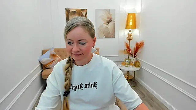 CharlotteKerti online show from 06-19-26, 12:31