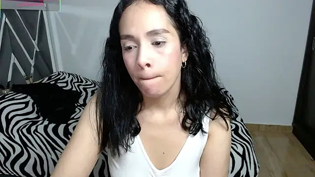 Snapshot of paula_lopez__ chatting on 03-21-26, 11:08 paula lopez online show from 03-21-26, 11:08