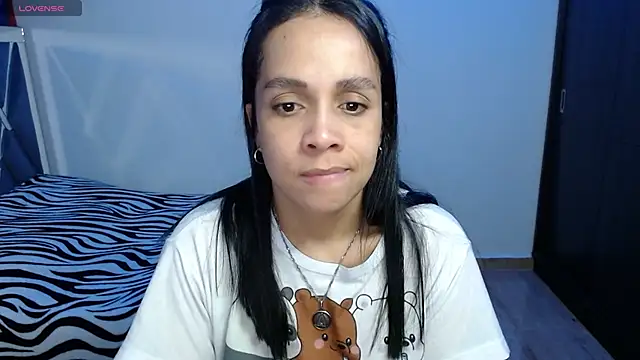 Snapshot of paula_lopez__ chatting on 04-15-26, 11:16 paula lopez online show from 04-15-26, 11:16