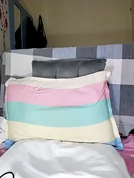 Snapshot of Lisant68 chatting on 03-12-26, 03:12 Lisant68 online show from 03-12-26, 03:12