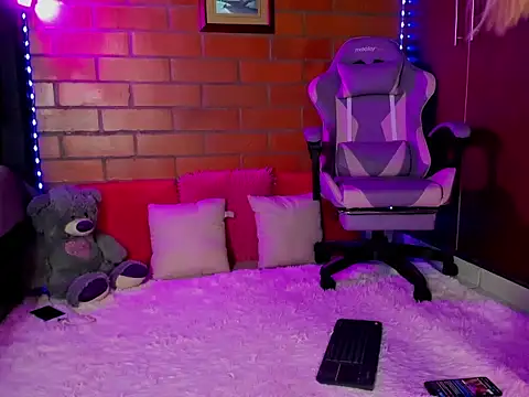 cristalprincess  online show from 03-04-26, 10:27