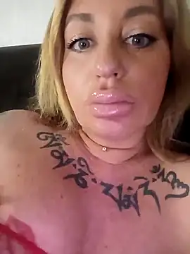 MiaMooly online show from 04-12-26, 05:18