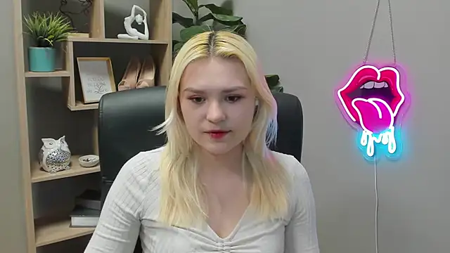 SweetLilyxo online show from 04-08-26, 01:22