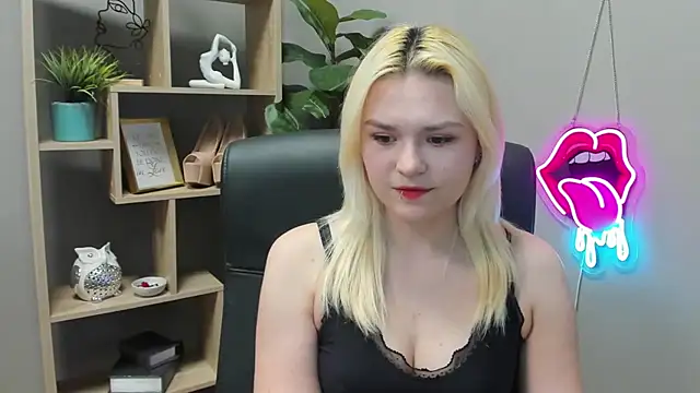 SweetLilyxo online show from 04-17-26, 01:36