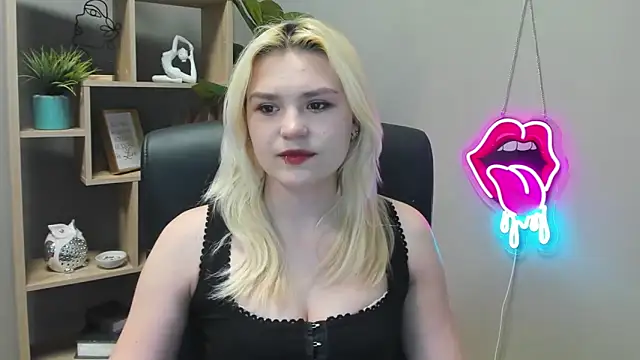 SweetLilyxo online show from 04-22-26, 06:27