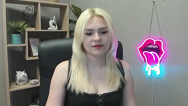 SweetLilyxo online show from 05-08-26, 06:41