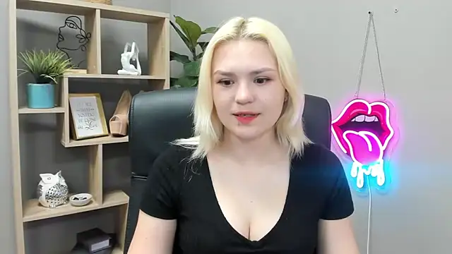 SweetLilyxo online show from 05-21-26, 06:31