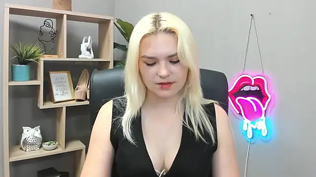 SweetLilyxo online show from 05-26-26, 06:42
