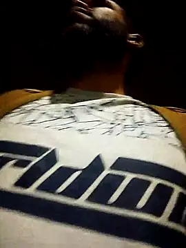 Snapshot of thom_1 chatting on 06-20-26, 10:29 thom 1 online show from 06-20-26, 10:29
