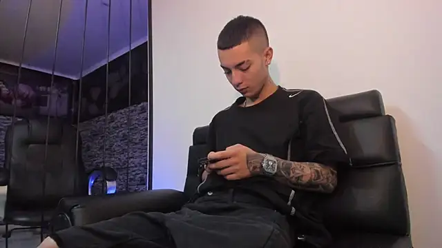 Dereck Boy  online show from 03-25-26, 04:18