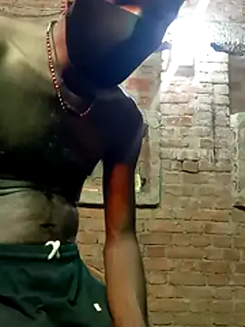 Snapshot of diwana475 chatting on 05-05-26, 03:42 diwana475 online show from 05-05-26, 03:42