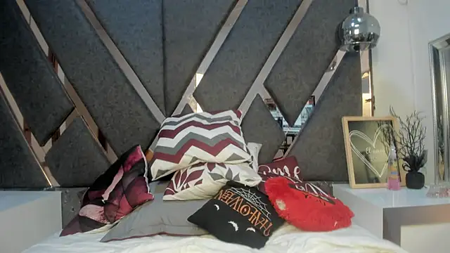 Maggyx online show from 04-12-26, 02:22